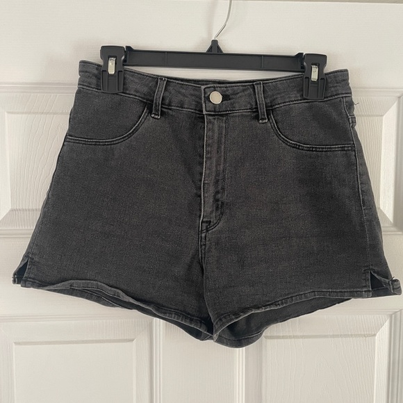H&M Pants - H&M Black Denim Shorts Size 6